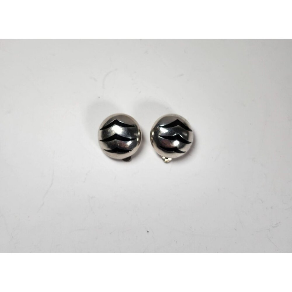Vintage 1970s Taxco Mexico Sterling Silver & Onyx Inlay Clip-On Earrings